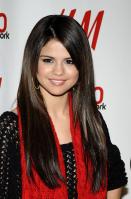 09011_Selena_Gomez_at_Z100s_Jingle_Ball_2010_020_122_136lo.jpg