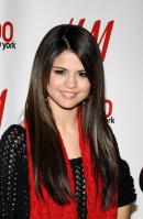 09013_Selena_Gomez_at_Z100s_Jingle_Ball_2010_021_122_9lo.jpg