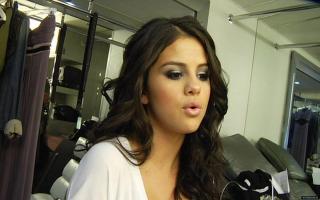 101804443_selena-gomez-122.jpg