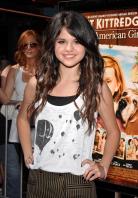 19890_selena_gomez_10_122_1027lo.jpg