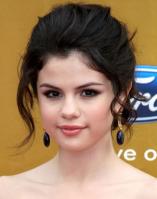 35151_selena_gomez03011005_122_411lo.jpg