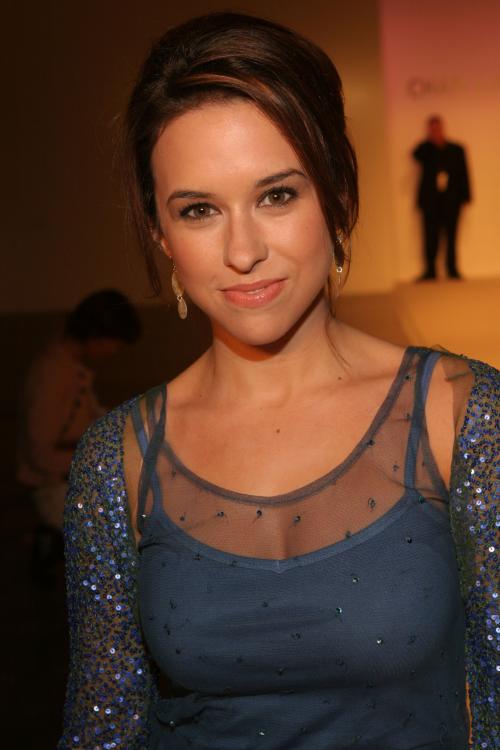 06500_Lacey_Chabert_-_2005_Mercedes-Benz_Fashion_Week_008_122_58lo.jpg