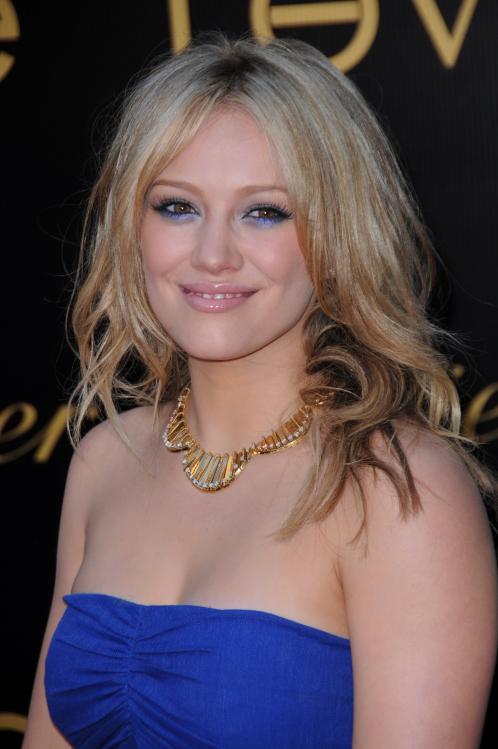 47866_Hilary_Duff_2_Cartier71s_Third_Annual_Loveday_Celebration_-_June_18th_2008_081_122_984lo.jpg