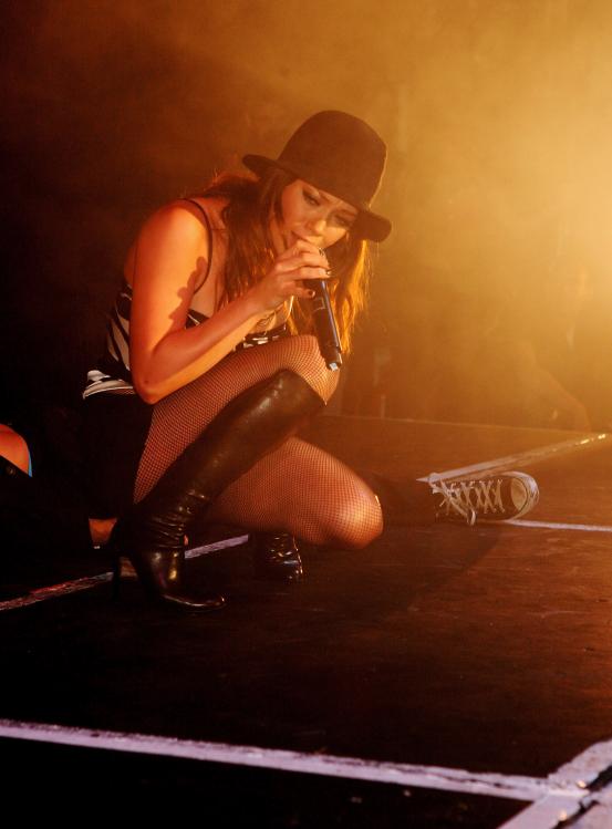 54234_duff_live01_2_122_184lo.jpg
