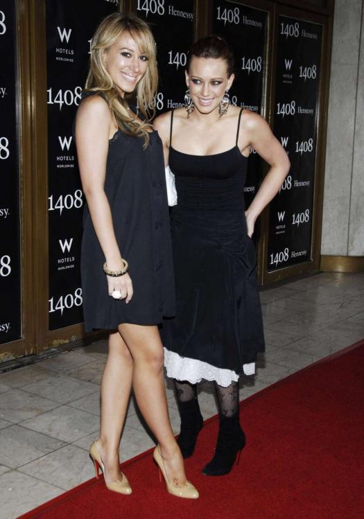 63220_Hilary_9_Haylie_Duff_8_1408_Premiere_June_12_2007_8188_122_672lo.jpg