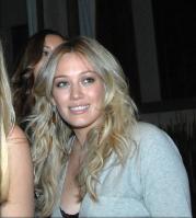41780165_30840-hilary-duff-2009-07-09-is-pictured-going-int.jpg