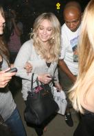 41780370_00769-hilary-duff-at-the-ken-paves-salon-july-9-20.jpg