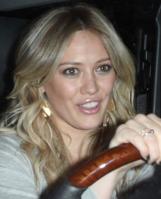 41781162_01578-hilary-duff-at-the-ken-paves-salon-july-9-20.jpg