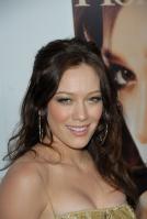 60914_hilary_duff_07_122_709lo.jpg