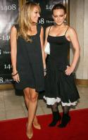 61626_Hilary_4_Haylie_Duff_0_1408_Premiere_June_12_2007_783_122_841lo.jpg