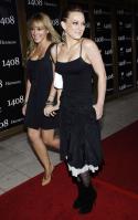 63231_Hilary_6_Haylie_Duff_7_1408_Premiere_June_12_2007_8200_122_686lo.jpg