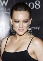 64104_Hilary_7_Haylie_Duff_6_1408_Premiere_June_12_2007_7235_122_384lo.jpg