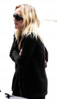 74781_Celebutopia-Hilary_Duff_at_LAX-11_122_32lo.JPG