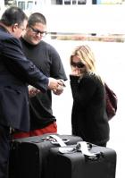 75137_Celebutopia-Hilary_Duff_at_LAX-08_122_83lo.JPG