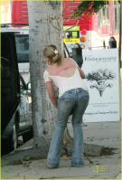 78205_HilaryDuff02052009ButtinJeans04_122_146lo.jpg