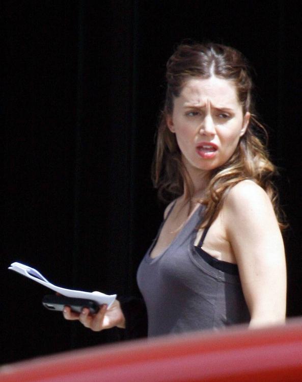 39897_ZE5538FF8X_eliza_dushku_on_set_tikipeter_celebritycity_008_122_19lo.jpg