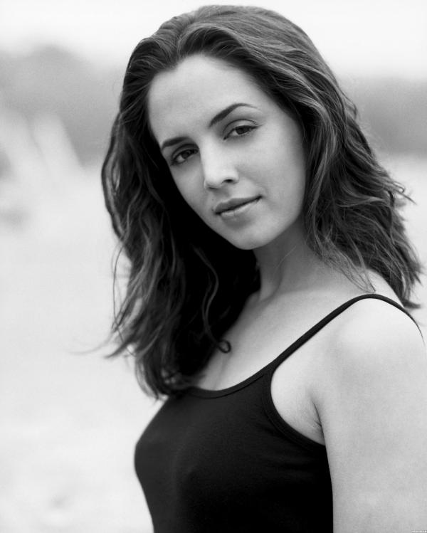 84799_Eliza_Dushku_by_Deborah_Jaffe_085_122_586lo.jpg