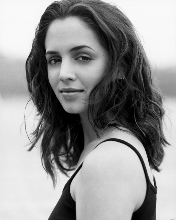 84854_Eliza_Dushku_by_Deborah_Jaffe_4116_122_655lo.jpg