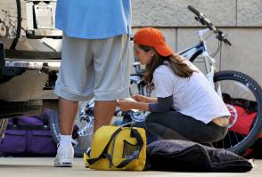 84485_eliza_dushku_thong_slip_working_on_her_car_in_la_02_122_1087lo.jpg