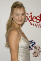 16505_yvonne_strahovski06_122_224lo.jpg