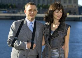 7Q0PFKT6CI_Olga_Kurylenko_-_Quanturm_Of_Solace_photocall_in_Stockholm_-Oct_14_3_.jpg