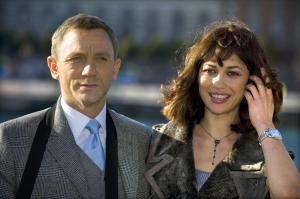 V5AK1SZM3G_Olga_Kurylenko_-_Quanturm_Of_Solace_photocall_in_Stockholm_-Oct_14_2_.jpg