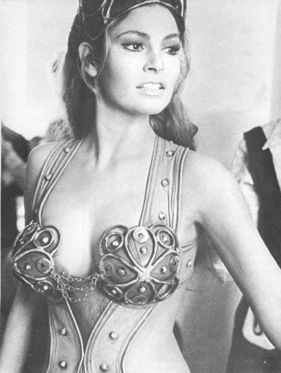 95858415_cb_raquel_welch_0238.jpg