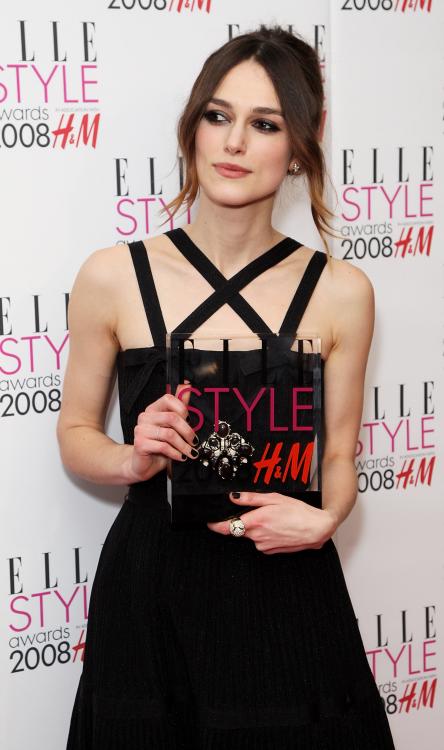 21226_KeiraKnightley-ElleStyleAwards2008-PressRoom_07_122_560lo.jpg