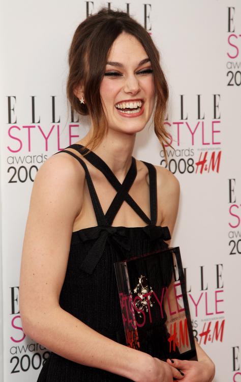 21585_KeiraKnightley-ElleStyleAwards2008-PressRoom_09_122_1125lo.jpg