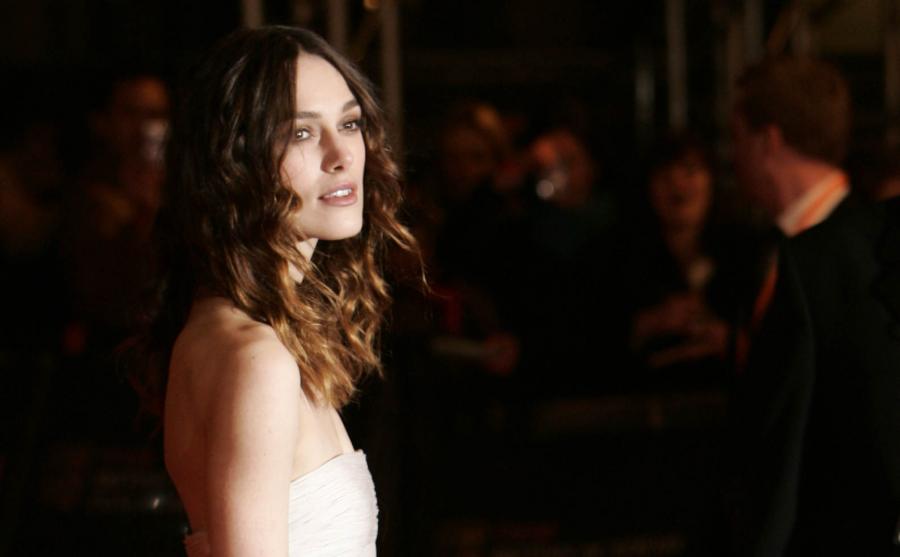 72260_Celebutopia-Keira_Knightley-BAFTAs_Arrivals-03_122_1083lo.jpg