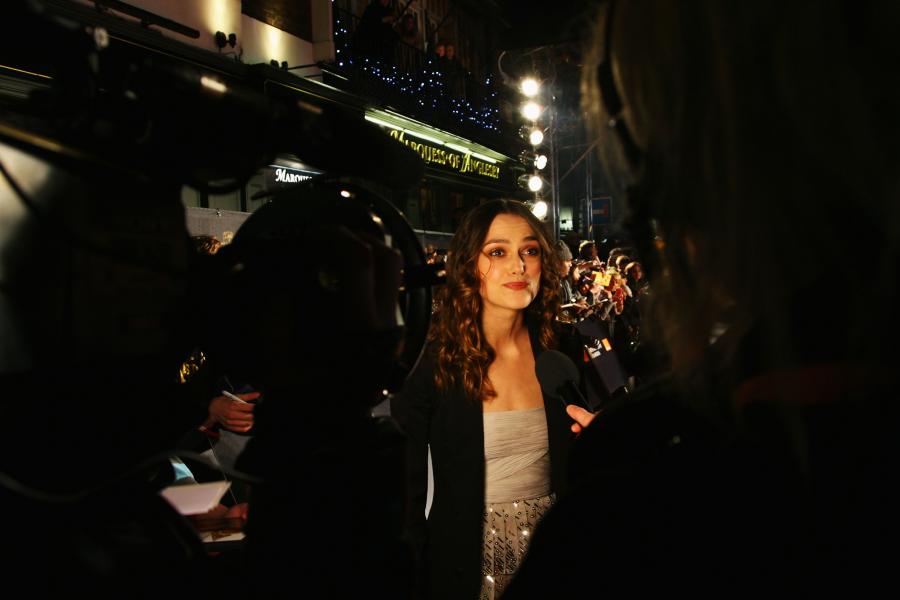 85584_Celebutopia-Keira_Knightley-BAFTAs_Arrivals-38_122_1123lo.jpg