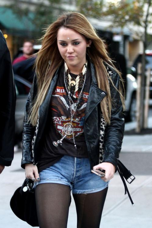 106403697_miley_cyrus_miley_s_rocker_style_anu7gpaeufxl_rTAqRgw.jpg