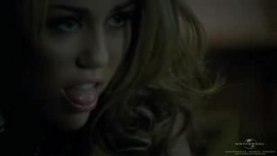 58900_MileyCyrus_WhoOwnsMyHeartOfficialMusicVideo.FLV_snapshot_00.20_2010.10.08_20.50.16_123_152lo.jpg