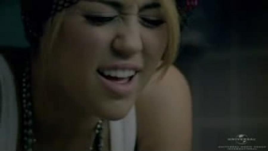 58951_MileyCyrus_WhoOwnsMyHeartOfficialMusicVideo.FLV_snapshot_00.56_2010.10.08_20.52.35_123_396lo.jpg