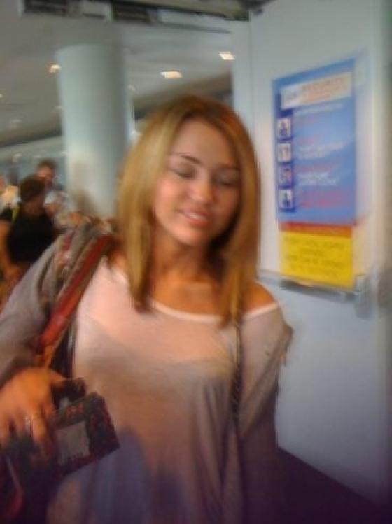 97031060_miley_cyrus_02.jpg