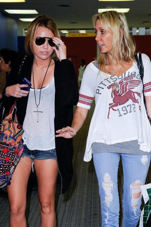 97031445_miley_cyrus_14.jpg