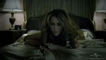 58895_MileyCyrus_WhoOwnsMyHeartOfficialMusicVideo.FLV_snapshot_00.16_2010.10.08_20.49.53_123_134lo.jpg