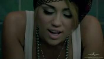 58940_MileyCyrus_WhoOwnsMyHeartOfficialMusicVideo.FLV_snapshot_00.41_2010.10.08_20.52.08_123_480lo.jpg