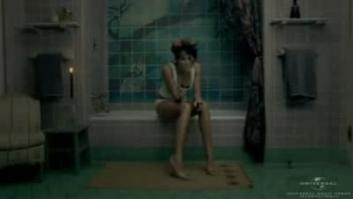 58949_MileyCyrus_WhoOwnsMyHeartOfficialMusicVideo.FLV_snapshot_00.51_2010.10.08_20.52.25_123_361lo.jpg