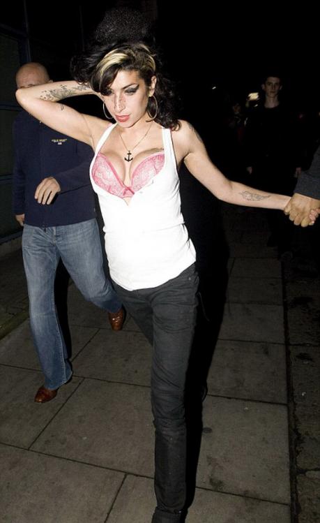 61977_amywinehouse2_122_583lo.jpg