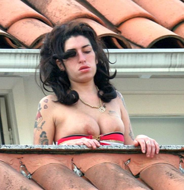 Amy Winehouse Upskirt