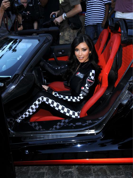 TXMGJCFSFU_KimKardashian-BullrunRally-071109-16.jpg