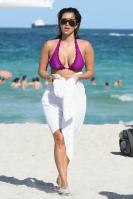 21545_KimKardashianinbikinienjoystheMiamisunandsurfinMiamiBeach20_122_784lo.jpg