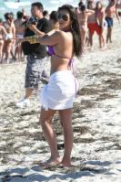 21662_KimKardashianinbikinienjoystheMiamisunandsurfinMiamiBeach05_123_111lo.jpg