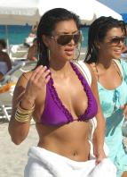 21663_KimKardashiancandidMiamibeach_122_442lo.jpg