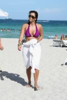 21664_KimKardashianinbikinienjoystheMiamisunandsurfinMiamiBeach22_123_465lo.jpg