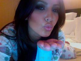 61555_kim_kardashian_milan_hotel_photobooth_pajamas_1_122_369lo.jpg