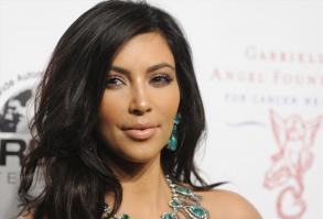 O56K9BGZ3V_Kim_Kardashian_40_Gabrielles_Angel_Foundation_Angel_Ball_2010_-_Oct_21_30_.jpg