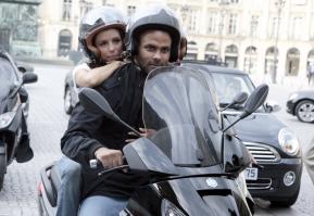 69730_Celebutopia-Eva_Longoria_and_Tony_Parker_riding_scooters_in_Paris-05_122_202lo.JPG