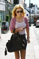 8QVM5ZRKSF_Geri_Halliwell_-_Shopping_in_London_-May_6_3_.jpg